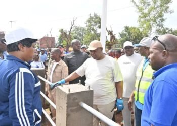 Le président Touadéra participe à l’opération Kwa Ti Kodro en lançant les travaux de réhabilitation du marché combattant