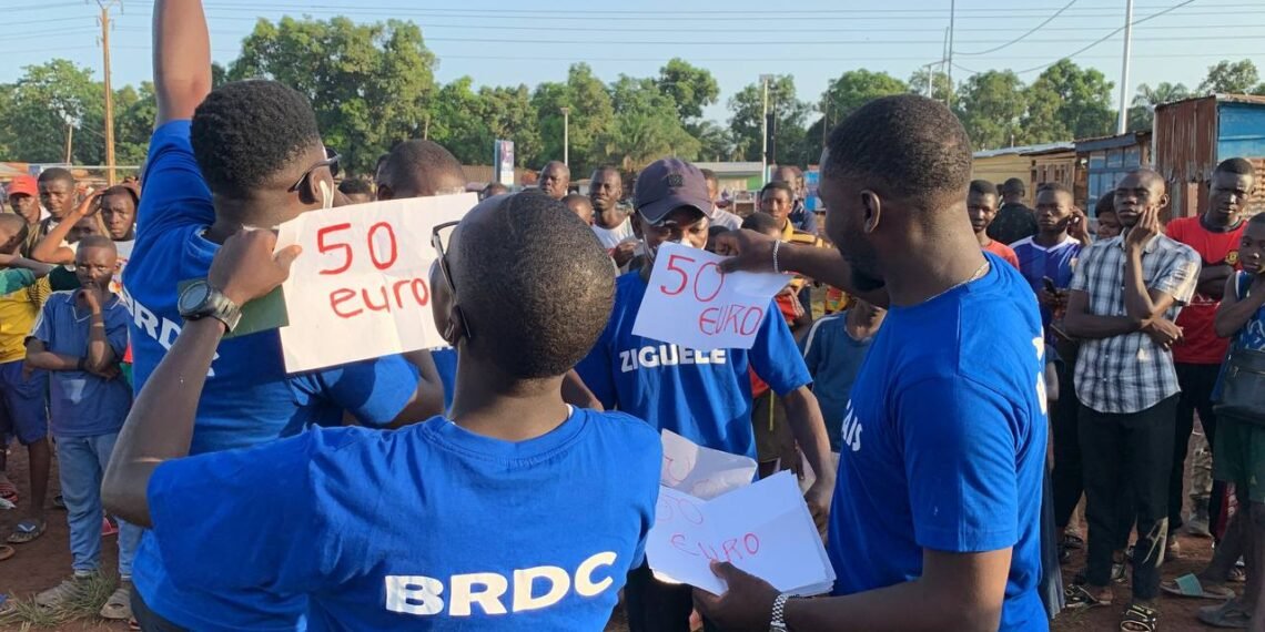 RCA : Un groupe de jeunes qualifie le BRDC de guignols et de marionnettes à travers une pièce théâtrale