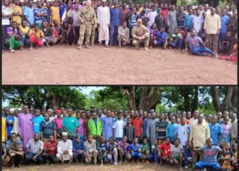 RCA : réunion de travail entre les instructeurs russes et les populations locales dans l’Ouham