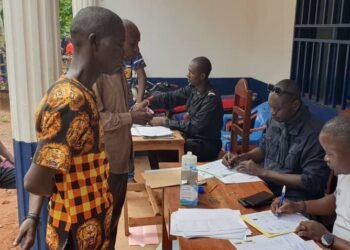 RCA : l’honorable Christiane Doraz Serefessenet facilite la délivrance des cartes d’identité à une centaine d’habitants de Bossangoa