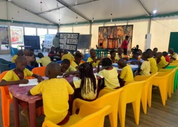 Les élèves de l&rsquo;école orthodoxe Saint-Serge-de-Radonège font une expérience enrichissante avec un atelier créatif à la maison russe de Bangui