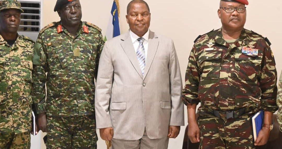 Le président Touadéra rencontre les membres du comité de recrutement de 1.800 jeunes centrafricains pour une formation militaire en Ouganda