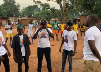 RCA : Un spectacle de clowns présenté par les jeunes de l’Association Famille de Benz-vi pour dénoncer le comportement honteux des leaders de l’opposition du BRDC