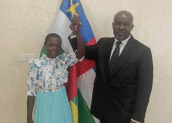 Le ministre d’Etat à l’Education Nationale Simplice Zingas a accordé une audience honorifique à la majore nationale du baccalauréat A4 