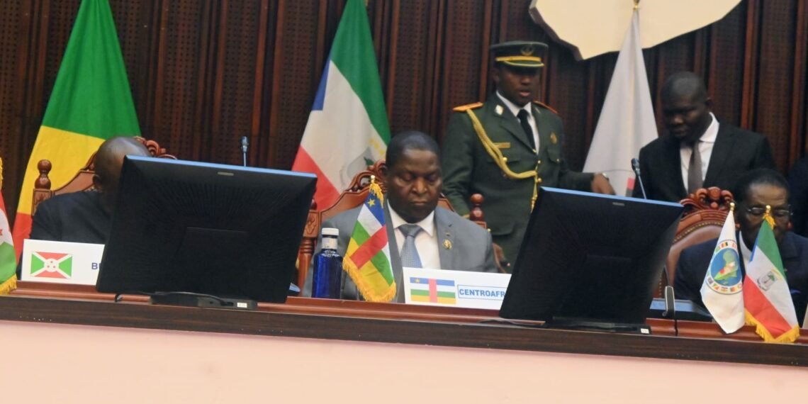 Le président Faustin Archange Touadéra en première ligne à Malabo lors du sommet extraordinaire de la CEEAC