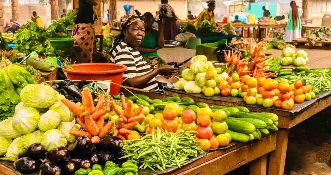 Le gouvernement poursuit les travaux d’assainissement du marché Combattant de Bangui