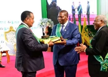 SOMMET ORDINAIRE DE LA CEMAC 2025 : FAUSTIN ARCHANGE TOUADÉRA DE LA RÉPUBLIQUE CENTRAFRICAINE PASSE LE TÉMOIN À DENIS SASSOU NGUESSO DU CONGO