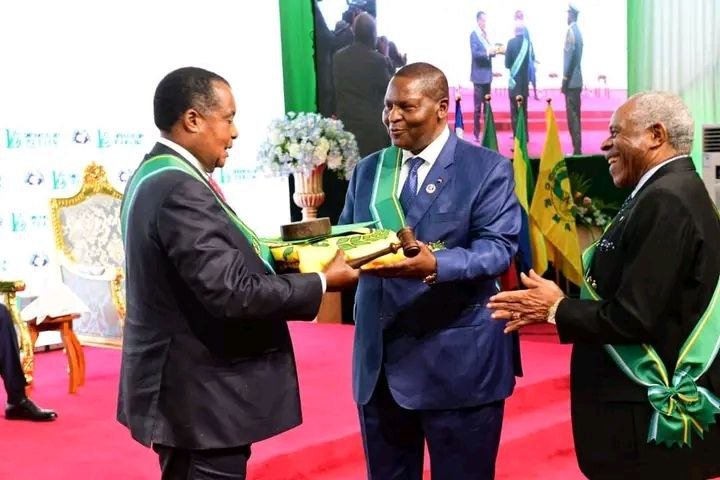 SOMMET ORDINAIRE DE LA CEMAC 2025 : FAUSTIN ARCHANGE TOUADÉRA DE LA RÉPUBLIQUE CENTRAFRICAINE PASSE LE TÉMOIN À DENIS SASSOU NGUESSO DU CONGO