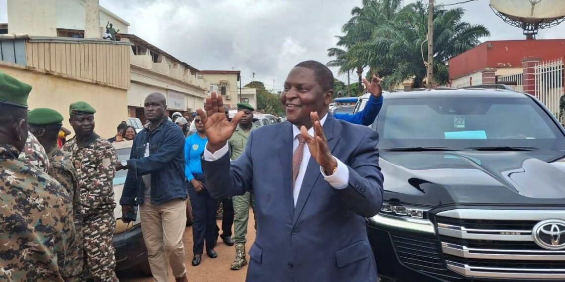 Centrafrique : le Président Touadéra dépose officiellement sa candidature à l’élection présidentielle de 2025