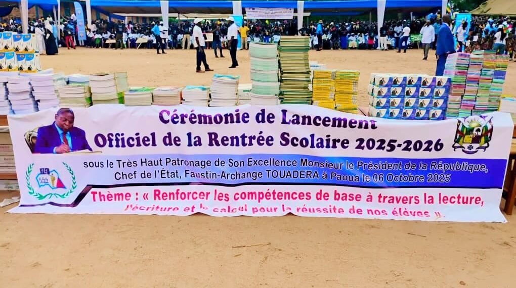 Rentrée scolaire 2025-2026 : le Président Touadéra offre des kits scolaires aux enfants de Paoua