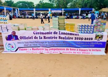 Rentrée scolaire 2025-2026 : le Président Touadéra offre des kits scolaires aux enfants de Paoua