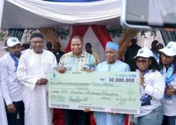 La communauté islamique 30.000.000 fcfa au président Touadéra pour soutenir sa campagne électorale