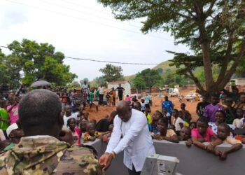 RCA : le Président Touadéra remet des forages aux habitants de Nguito 3 et Kaïmba, pour l&rsquo;amélioration de leurs conditions de vie