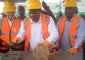 Le Président de la République a  inauguré la construction du siège de Trans African Railways System Ltd à Pani