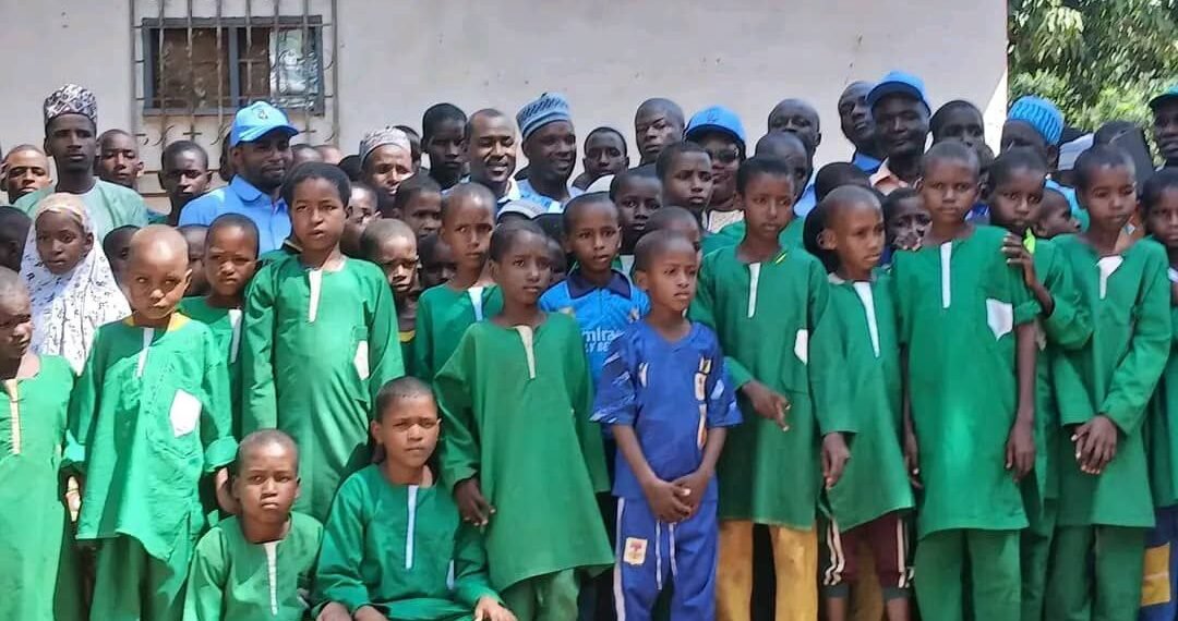 Le ministre de l’élevage et de la santé animale Hassane Bouba visite le centre d’accueil des enfants peuhls orphelins de Carnot
