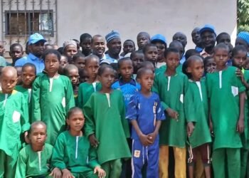 Le ministre de l&rsquo;élevage et de la santé animale Hassane Bouba visite le centre d’accueil des enfants peuhls orphelins de Carnot