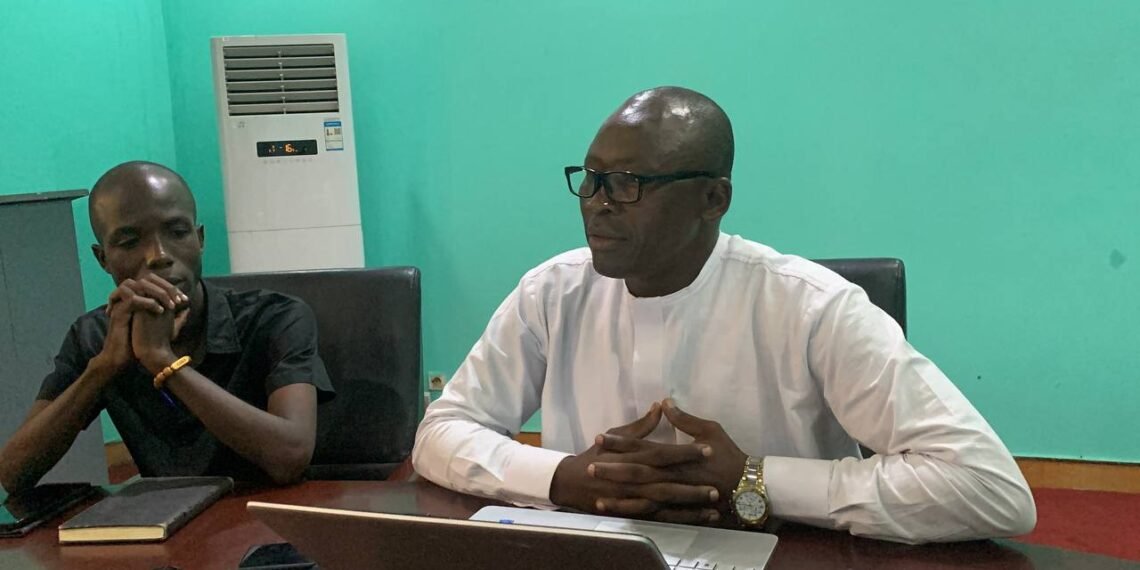 Euloge Koï Doctrouvé dénonce les dérapages politiques de Dologuélé et Dondra avant l’élection présidentielle de décembre 2025