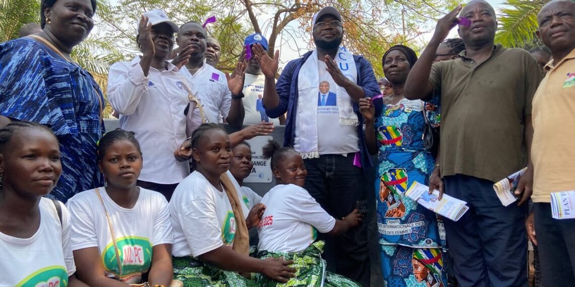 Bangui : Inauguration d’un forage vital dans le quartier Sinistré dans le 8ème arrondissement par le candidat Angouré