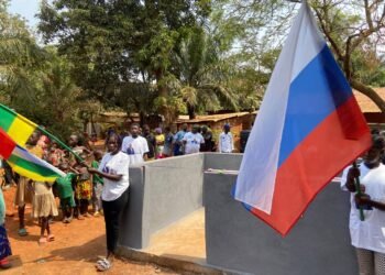 RCA : le candidat Aristide Angouré inaugure un nouveau forage d’eau potable dans le 8e arrondissement de Bangui