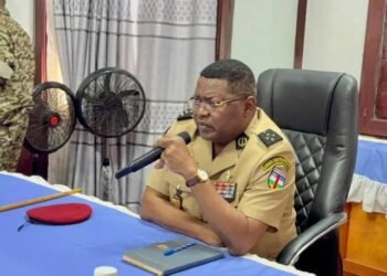 Le chef d&rsquo;État-Major des forces armées centrafricaines sur le terrain à Bangui lors des élections