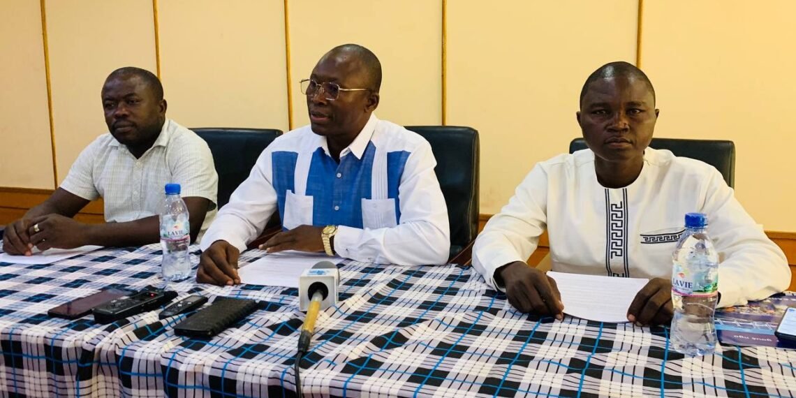 Présidentielle 2025 : la Plateforme Synergie Centrafricaine critique Dologuélé et Dondra pour ingratitude et manipulation, tout en les mettant en garde