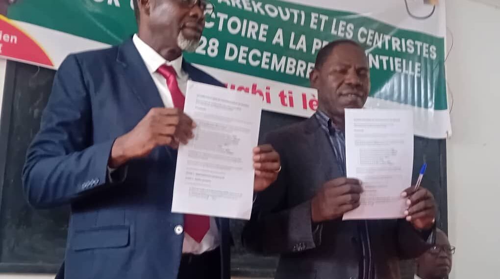 Centrafrique : Eddy Symphorien Kparekouti signe un accord politique de coopération et de soutien avec la Plateforme des Partis Centristes 