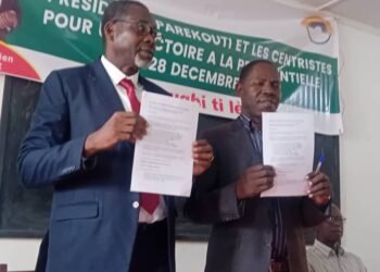 Centrafrique : Eddy Symphorien Kparekouti signe un accord politique de coopération et de soutien avec la Plateforme des Partis Centristes 