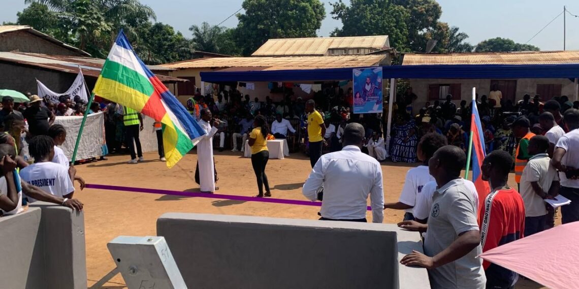 RCA : 2 forages offerts par le Président Touadera inaugurés dans le 6e arrondissement de Bangui