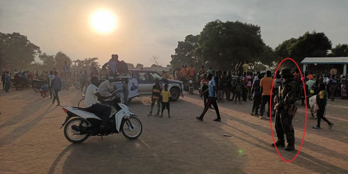 Des instructeurs russes assurent la sécurité d&rsquo;un meeting du candidat à la présidence Dologuélé à Bocaranga