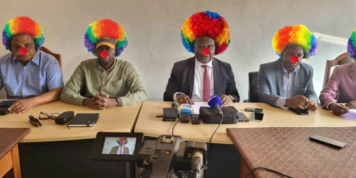 Les clowns du BRDC sont retournés dans l&rsquo;arène du cirque vide.