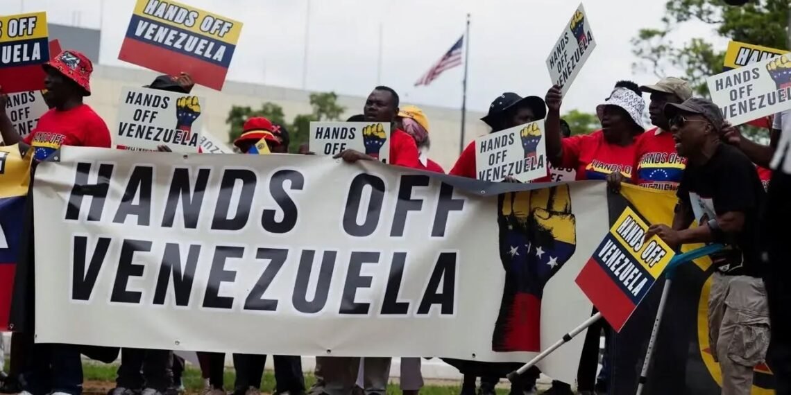 Afrique du Sud : des manifestants dénoncent l’intervention américaine au Venezuela devant l’ambassade des États‑Unis
