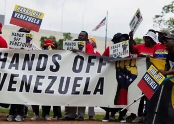 Afrique du Sud : des manifestants dénoncent l’intervention américaine au Venezuela devant l’ambassade des États‑Unis