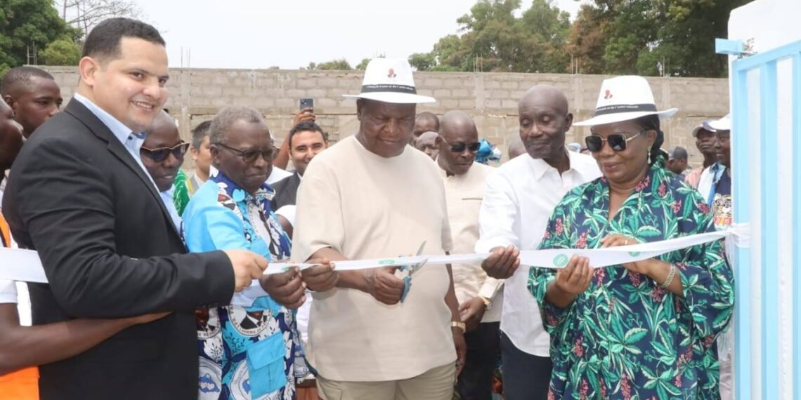 Centrafrique  : Le couple présidentiel étanche la soif des populations de Liby et ses environs