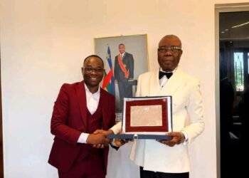Le ministre de l’économienumérique rend hommage au Dr Cédric OUANEKPONE pour son engagement humanitaire