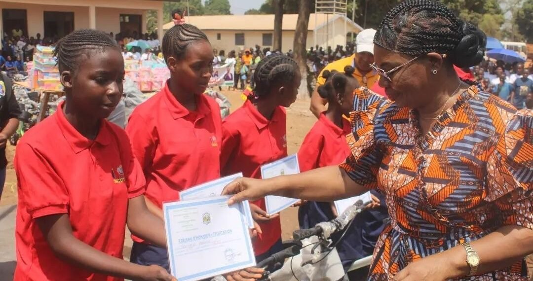 L’ONG GROUFEPA de la première dame Tina Marguerite Touadéra remet de prix d’excellence au complexe scolaire Morija de Boali