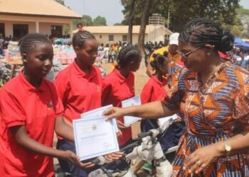 L’ONG GROUFEPA de la première dame Tina Marguerite Touadéra remet de prix d&rsquo;excellence au complexe scolaire Morija de Boali