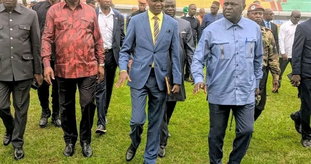 Le premier ministre Félix Moloua visite le complexe sportif Barthélémy Boganda en phase de réhabilitation