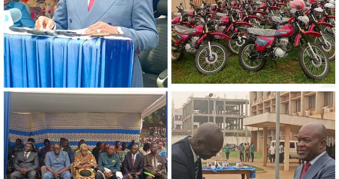 RCA : 300 motos, des ordinateurs et des kits solaires remis aux chefs de secteurs scolaires