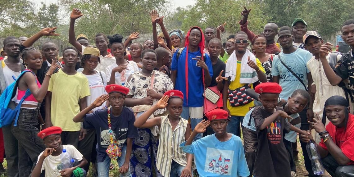 RCA : Les étudiants de la Maison Russe en excursion à Bérengo à l’occasion de la journée des défenseurs de la patrie.