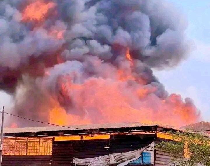 Centrafrique: les autorités du pays constatent les faits et expriment leur solidarité envers les victimes de Delta Motors après un terrible incendiequi a marqué des dégâts