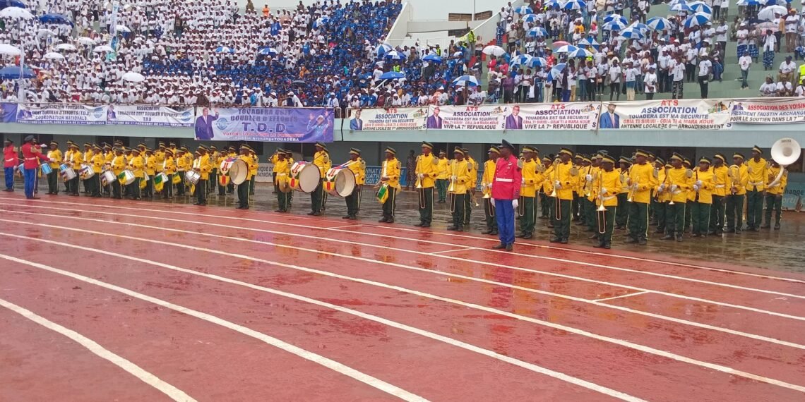 RCA : forte affluence des populations au stade 20000 places pour l’investiture du Président Touadera