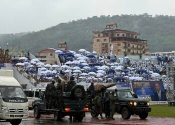 Des milliers de Centrafricains bravent la pluie pour l’investiture du président Faustin Archange Touadéra