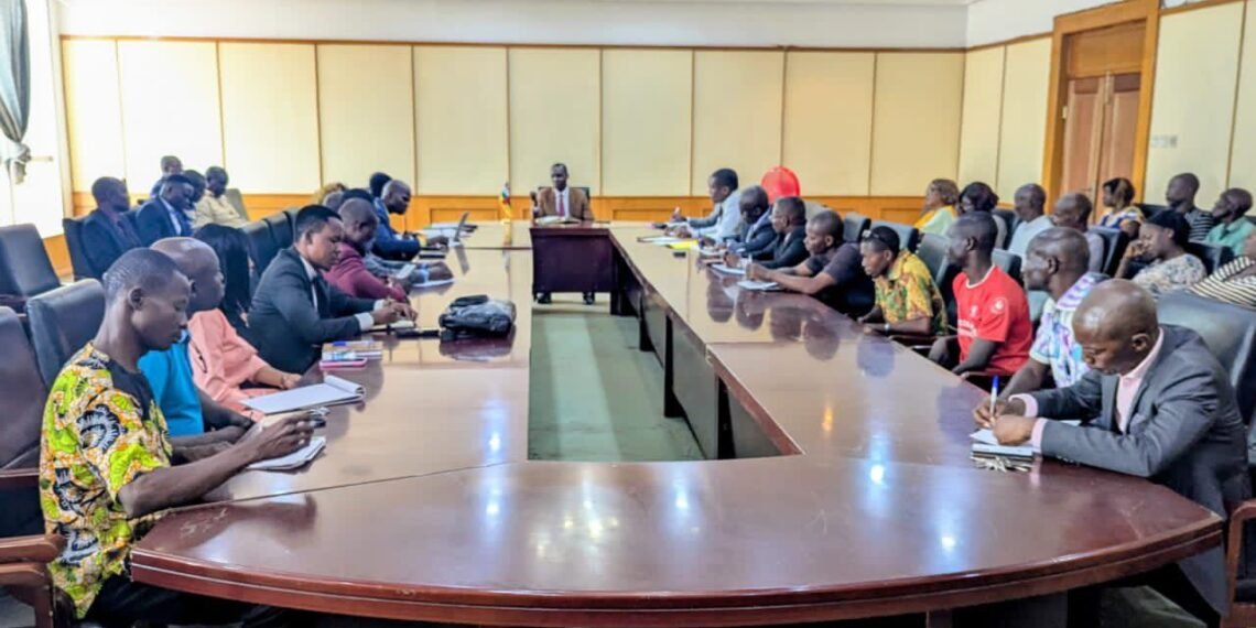 RÉUNION AVEC LE PERSONNEL DE L&rsquo;ONASPORTS : LE MINISTRE HÉRITIER DONENG WANZOUMON FIXE LE CAP DE LA RIGUEUR ET DE LA PERFORMANCE