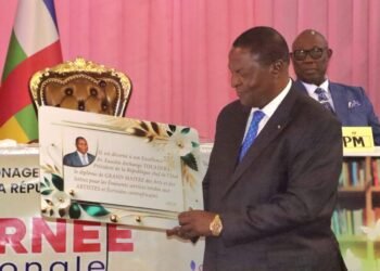 RCA : le Président de la République Faustin Archange Touadera reçoit le prix du Grand Maître des Arts à Bangui