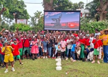 Les élèves de l’école du dimanche de l’Eglise Apostolique Sion de PK3 découvrent la Maison Russe de Bangui
