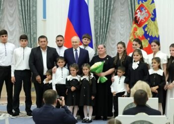 Vladimir Poutine met à l&rsquo;honneur les familles lors de la Journée internationale de l&rsquo;enfance