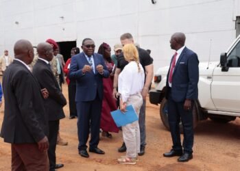 Une visite du ministre du commerce et de l&rsquo;industrie à la First Industrial Company témoigne le soutien du gouvernement à l&rsquo;industrie locale