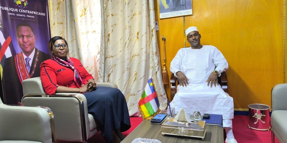 Le ministre de l’urbanisme Hassane Bouba Ali reçoit la maire de Bangui, madame Prisca Mano