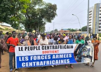 La population centrafricaine soutient les FACA à travers une marche patriotique à Bangui