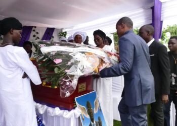 Le ministre de l&rsquo;urbanisme Hassane Bouba rend un hommage émouvant à son collaborateur Fernand Cheik He